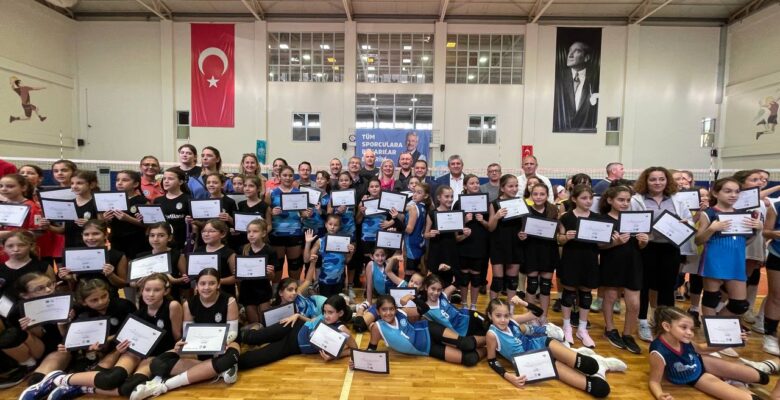 Voleybol Şenliği’nde 800 çocuk buluştu