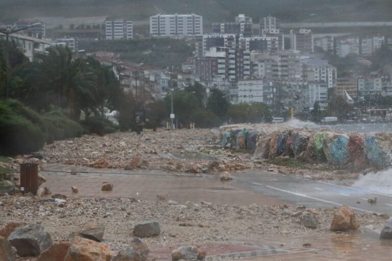 Gemlik’te Afet Yaraları Sarılıyor