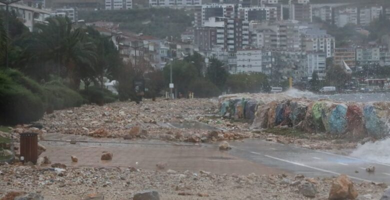 Gemlik’te Afet Yaraları Sarılıyor
