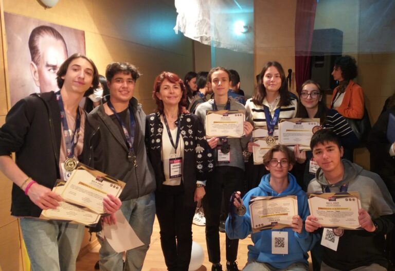 Gemlik Hisar Anadolu Lisesi ve Gemlik Fen Lisesi Öğrencilerinden Dünya Derecesi