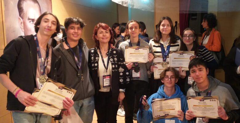 Gemlik Hisar Anadolu Lisesi ve Gemlik Fen Lisesi Öğrencilerinden Dünya Derecesi