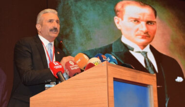 Nihat Yeşiltaş’tan Afiş Skandalına Tepki