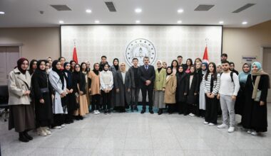 Bakan Tekin, BUÜ’lü öğrencileri ağırladı