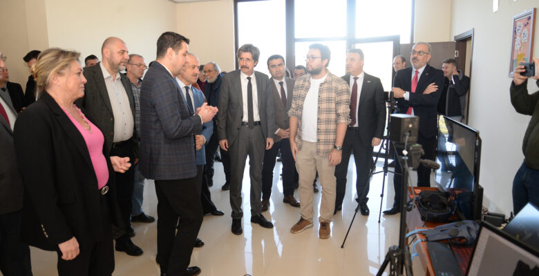 BUÜ’de teknolojik dönüşüm ile gelecek yakalanıyor