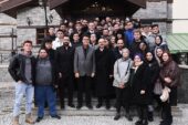 Başkan Dündar, zirvede gençlerle buluştu