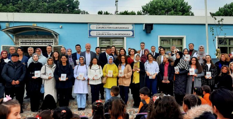 BURSA FAN KULÜP KURDUKLARI ÇUKURCA İLKÖĞRETİM OKULU’NDA ÖĞRETMENLERE VE ÖĞRENCİLERE SÜRPRİZ YAPTI.