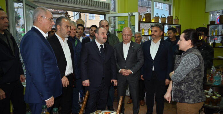 Sel bölgelerinde yaralar sarılıyor