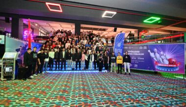 Liseliler bowlingle stres atıyor