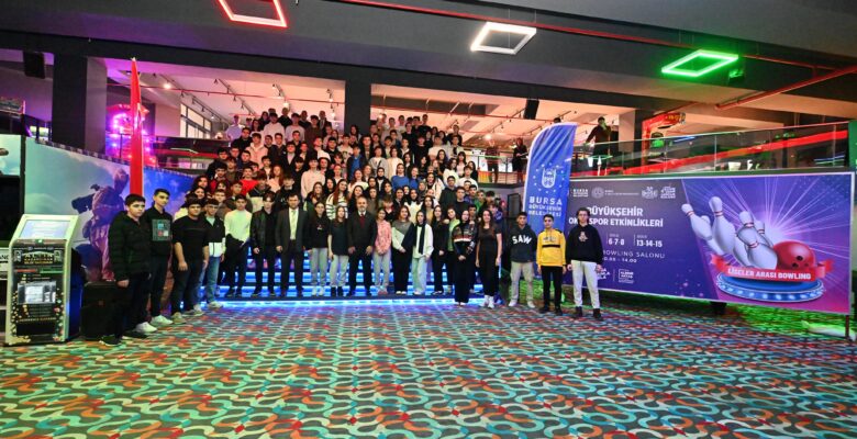 Liseliler bowlingle stres atıyor