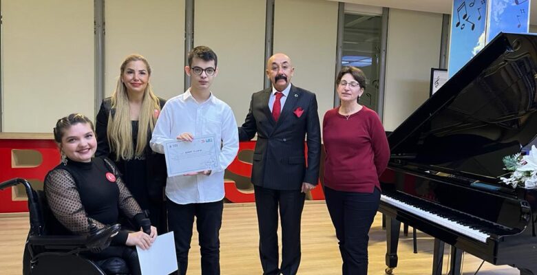 Özel bireylerden unutulmaz piyano resitali