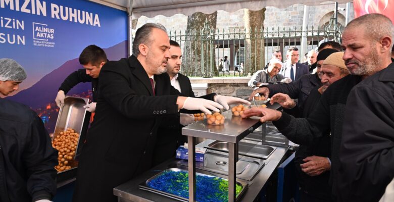 Bursa’da şehitlerin anısına lokma dağıtıldı