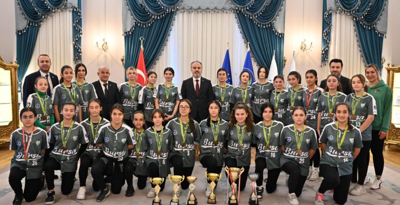Şampiyon sporculardan Başkan Aktaş’a ziyaret