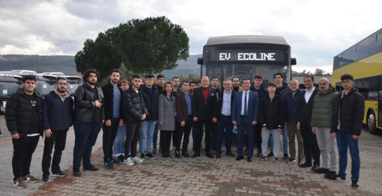 GTSO Heyeti ve Üniversite Öğrencileri Güleryüz Otobüs Fabrikasında İncelemelerde Bulundular