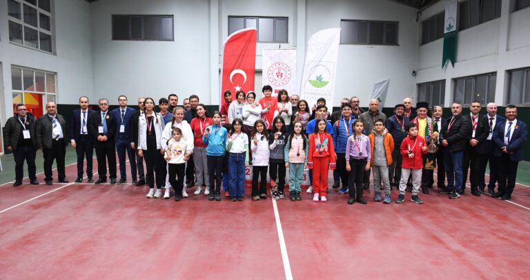 Dedeler ve torunlar satrançta yarıştı