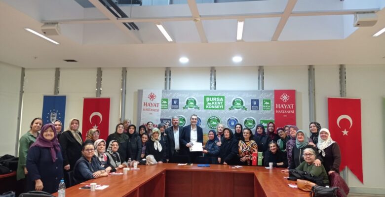 KADINLAR GÖZ SAĞLIĞI KONUSUNDA BİLGİLENDİRİLDİ