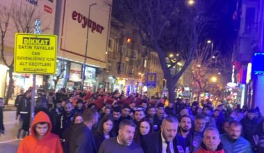 Şehit olan 12 kahraman için Bursa ‘ da yürüyüş Şehit olan 12 kahraman için Bursa ‘ da yürüyüş