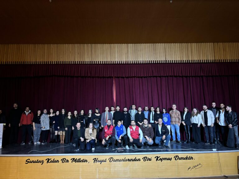 Gemlik 100. Yıl Gençler Arası Ses Yarışması gerçekleştirildi.