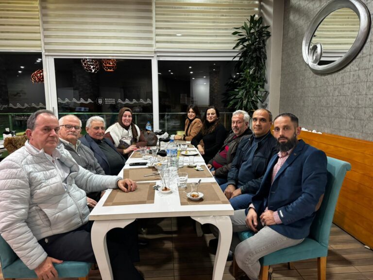 YARDIM MELEĞİ AYFER ABLA VE AZALARI TAM KADRO SAHADA