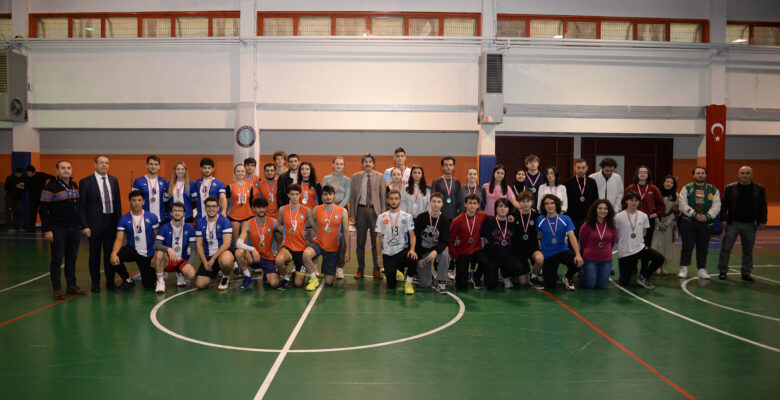 Başarılı sporcular ödüllendirildi