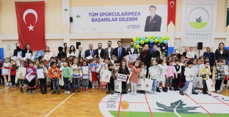 Osmangazi’de minik öğrencilerin karne sevinci