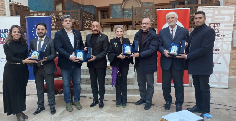 Bir koleksiyoner bin hikaye