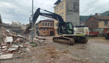 Kumla köy meydanı yeni çehresine kavuşuyor. Kumla köy meydanı yeni çehresine kavuşuyor.