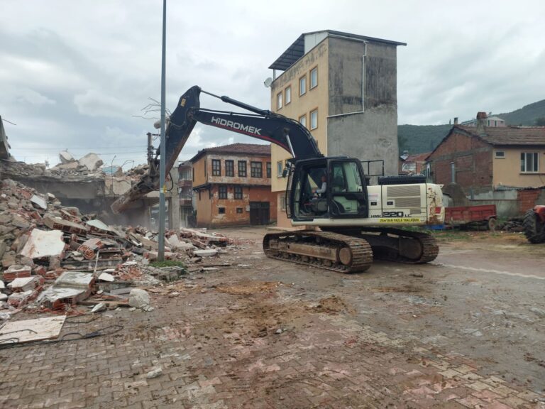 Kumla köy meydanı yeni çehresine kavuşuyor.
