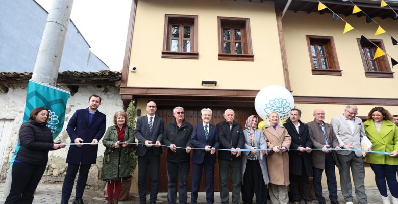 Ürünlü Arı Evi kapılarını açtı