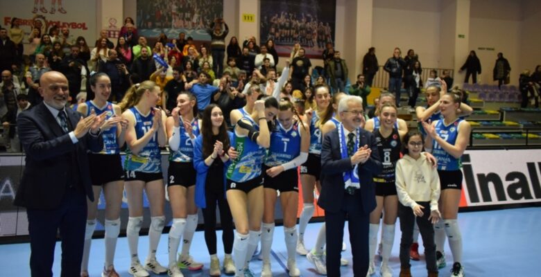 Nilüfer’in sultanları Avrupa’da yarı finalde