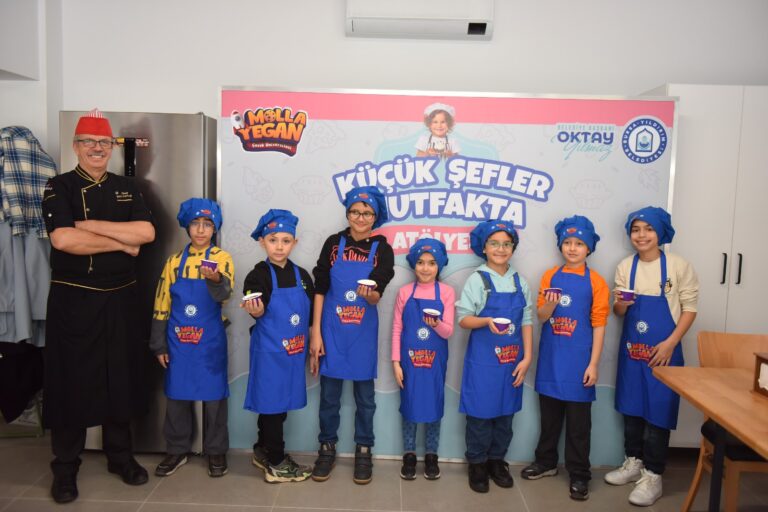 MİNİK AŞÇILAR İŞ BAŞINDA