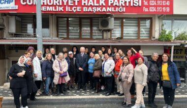 CHP’li kadınlardan gövde gösterisi