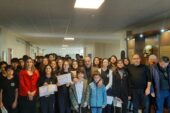 Gemlik Fen Lisesi öğrencileri ilk karnelerini alma heyecanını yaşadılar.