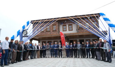 Orhaneli’de kırsal mahallelere köy konakları inşaatları tamamlanıyor.