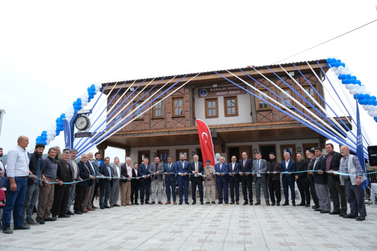 Orhaneli’de kırsal mahallelere köy konakları inşaatları tamamlanıyor.