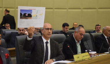 CHP’DEN MECLİSTE BUSKİ VE SÖKÜLEN LED EKRANLER TEPKİSİ