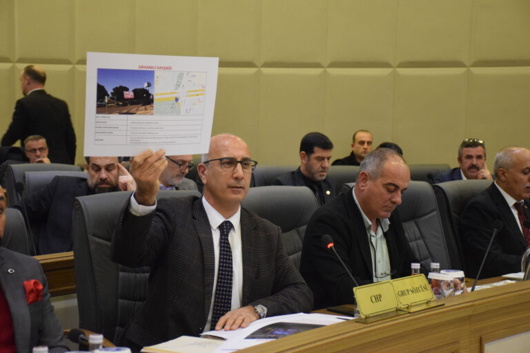 CHP’DEN MECLİSTE BUSKİ VE SÖKÜLEN LED EKRANLER TEPKİSİ