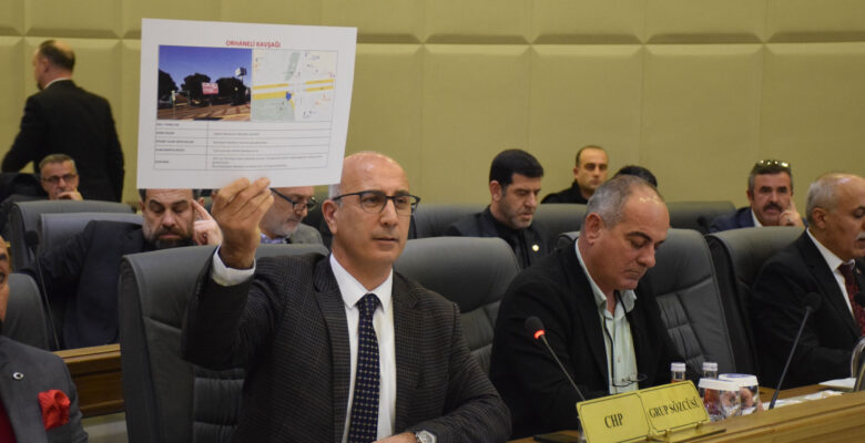 CHP’DEN MECLİSTE BUSKİ VE SÖKÜLEN LED EKRANLER TEPKİSİ