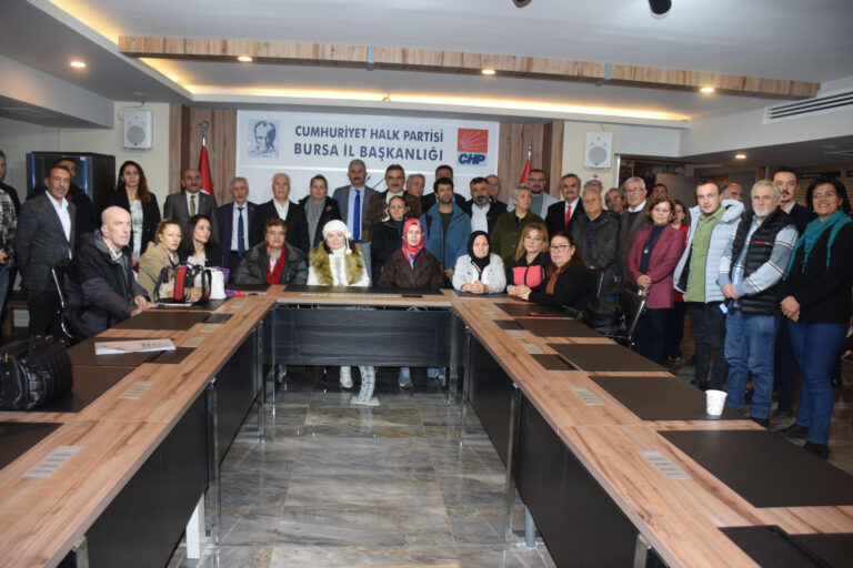 BURSA’DA 100 YÖNETİCİ DSP’DEN İSTİFA EDEREK CHP’YE ÜYE OLDU