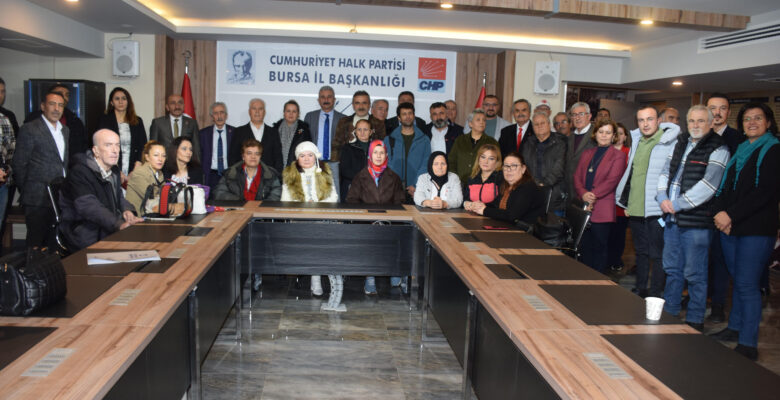 BURSA’DA 100 YÖNETİCİ DSP’DEN İSTİFA EDEREK CHP’YE ÜYE OLDU