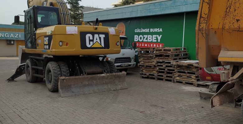 BOZBEY AFİŞLERİNE ÇİRKİN ENGELLEME