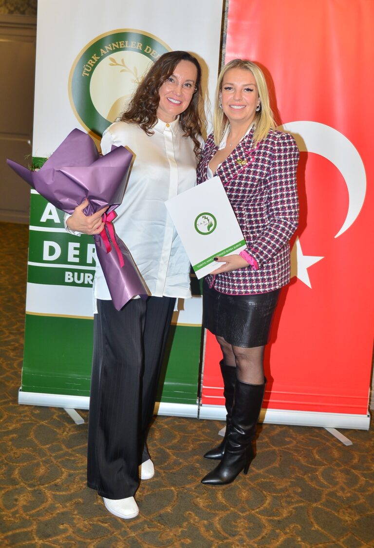 BAŞARABILIRSINIZ ÇÜNKÜ KADINSINIZ