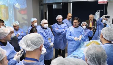 DÜNYANIN ÜNLÜ OMURGA CERRAHLARI BURSA’DA BULUŞTU