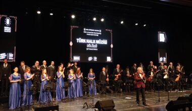 Merinos AKKM’de türkü gecesi Merinos AKKM’de türkü gecesi