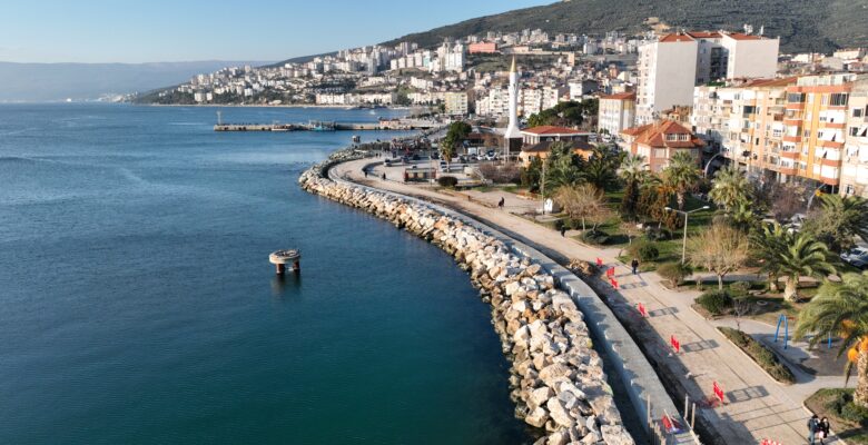 Gemlik’te kıyı koruma çalışmaları hızla sürüyor