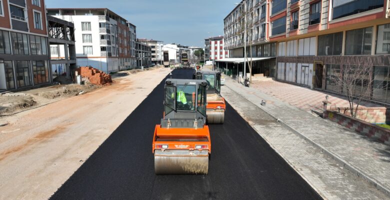 Mustafakemalpaşa’da asfalt mesaisi