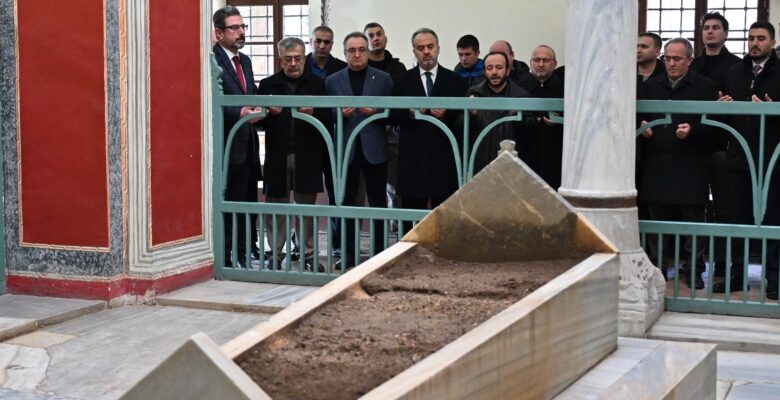Sultan 2. Murad Han dualarla anıldı