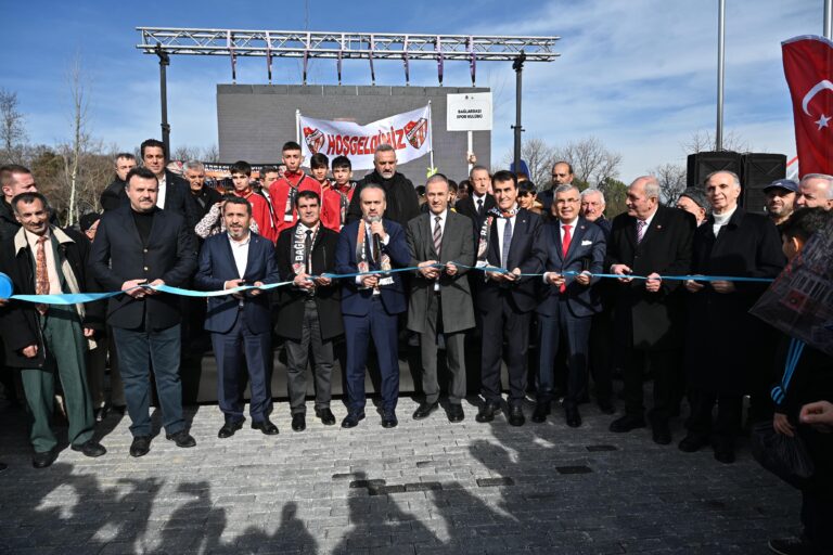 Teoman Özalp Parkı, yenilenen yüzüyle hizmette