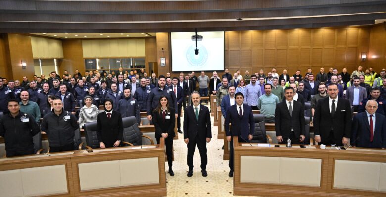 Personel, sertifikalarını Başkan Aktaş’ın elinden aldı