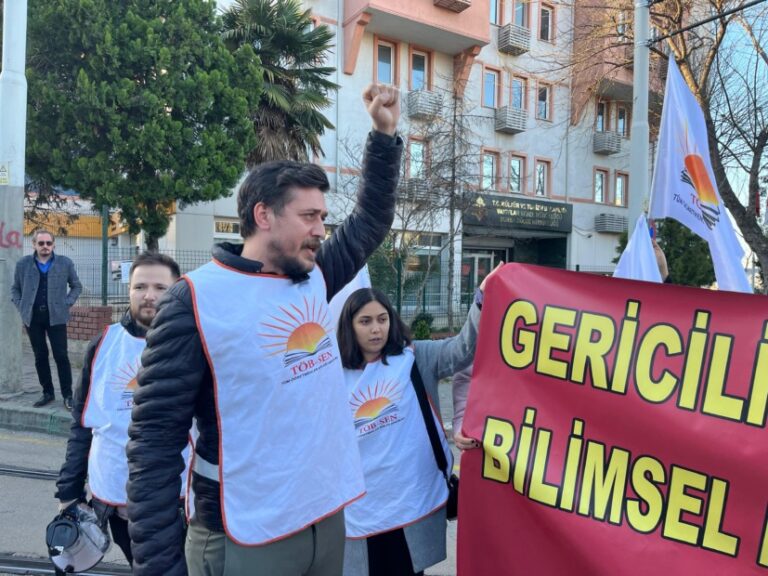 TÖB-SEN : “EĞİTİM ADI ALTINDA ÇOCUKLARIMIZ SAPKIN DÜŞÜNCELERLE İSTİSMAR EDİLMEKTEDİR”!