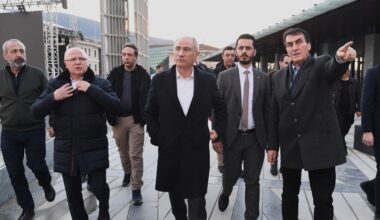Efkan Ala’dan Osmangazi Meydanı’na tam not